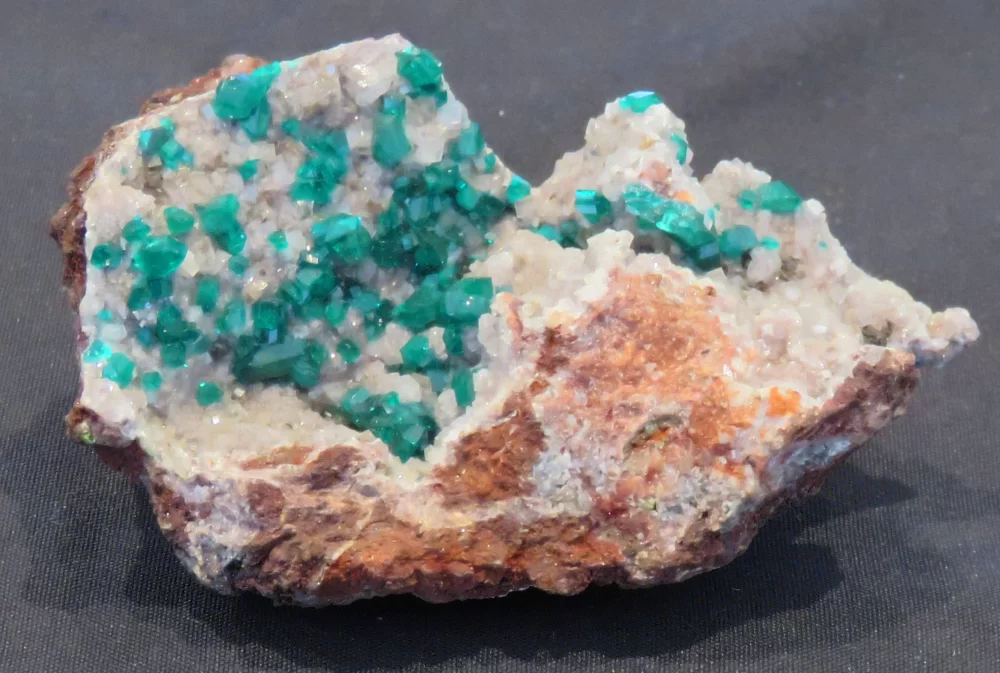 Dioptase on calcite